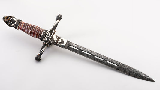 Crimson Queen Dagger - Paul Jarvis